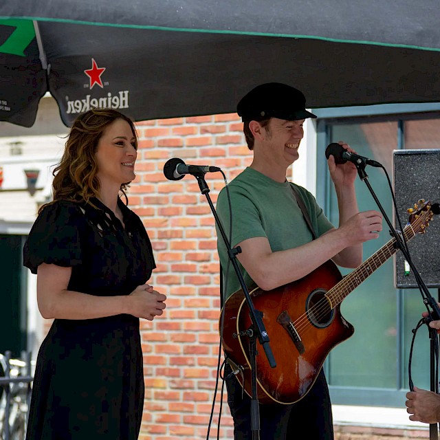 Een veelzijdig programma met jonge talenten en meer bekende artiesten. Ze spelen allemaal semi akoestisch en het belooft weer een gezellige middag te worden.