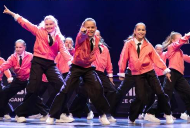Dans- & Toneelshow van Dance & Fitness Leeflang Koning